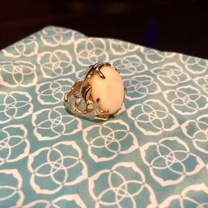 Kendra Scott Jewelry - Kendra Scott Shannon Cocktail Ring in White Pearl Kendra Scott Jewelry - Kendra Scott Shannon Cocktail Ring in White Pearl